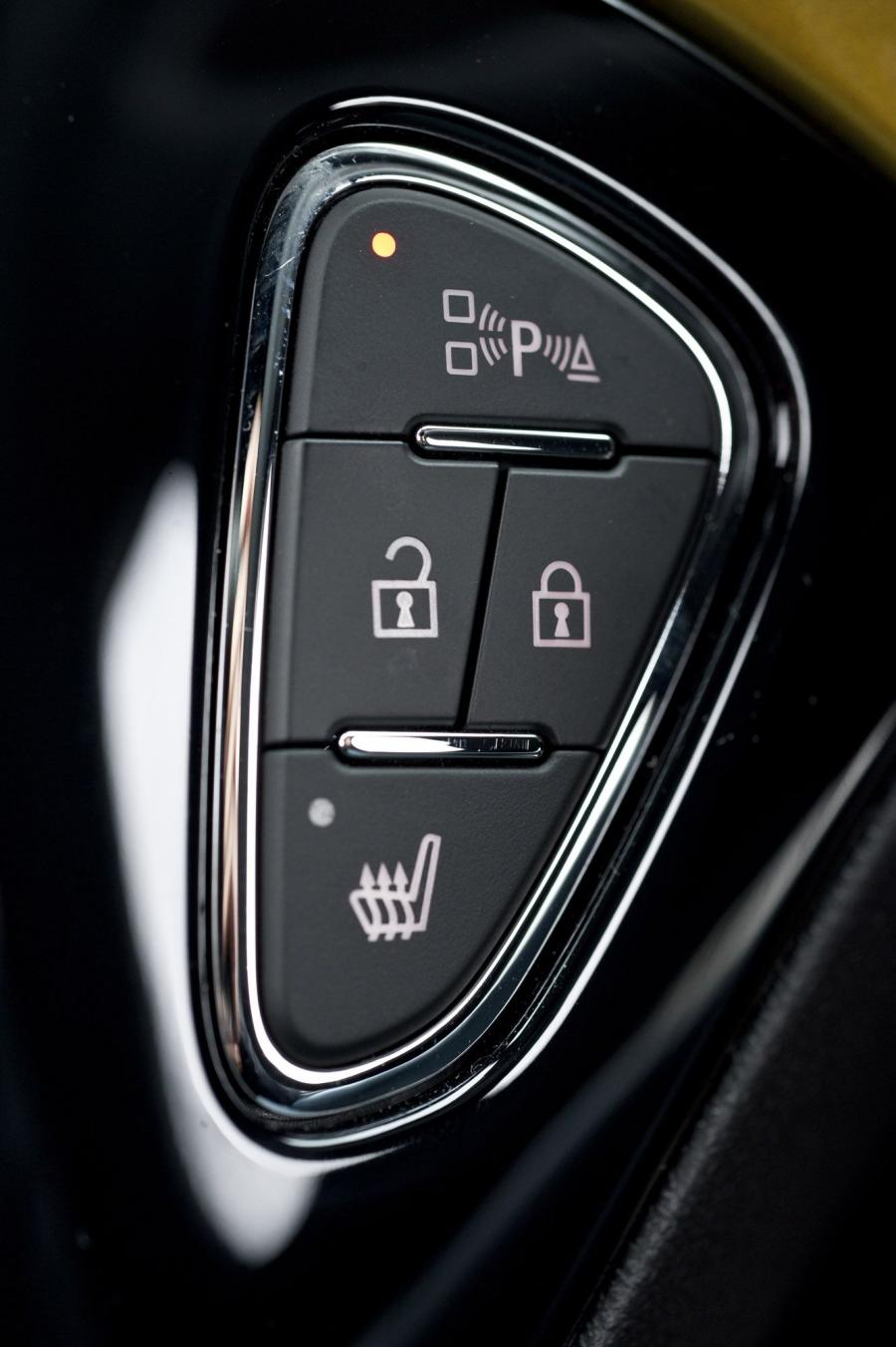  Vauxhall Adam Rocks Air 2014 года  (фото 80 из 94)